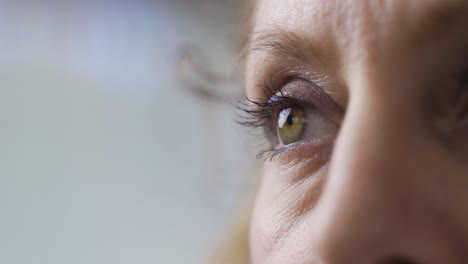 Colorful-eyes-of-mature-woman-in-close-up.